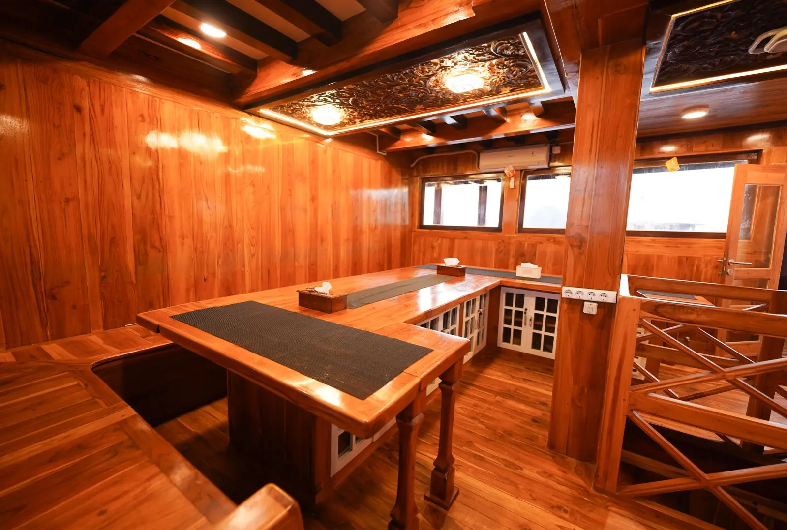 Alfatran 3 — dining room