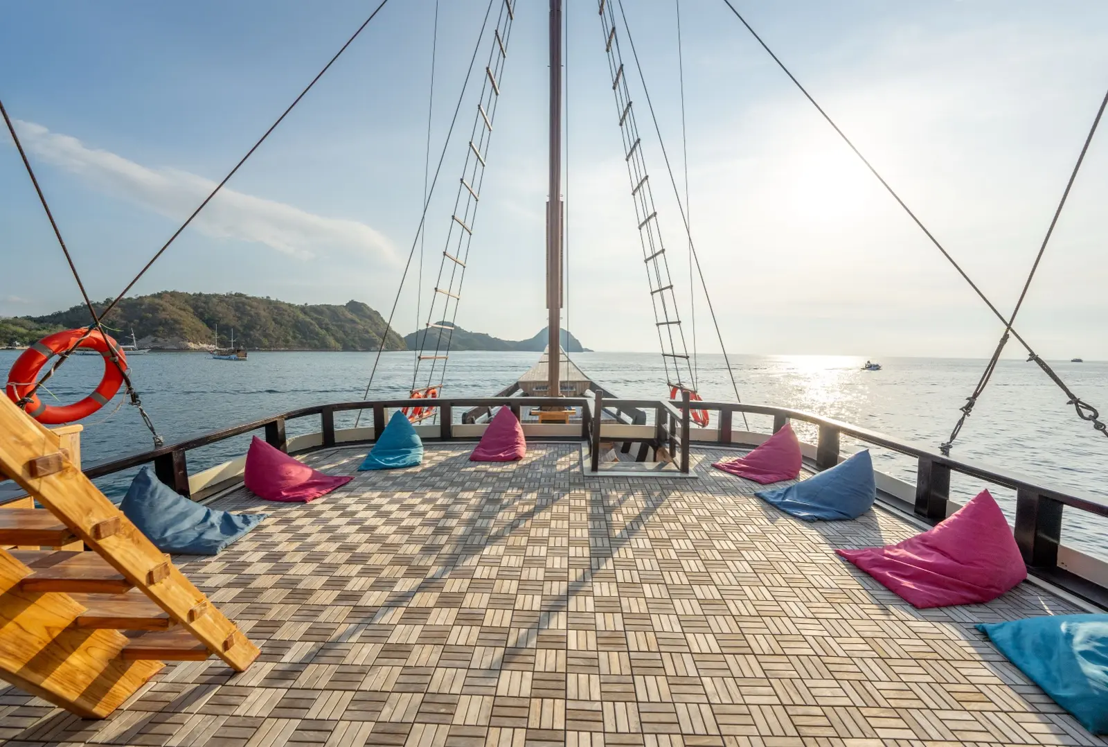Alfatran 3 — sun deck