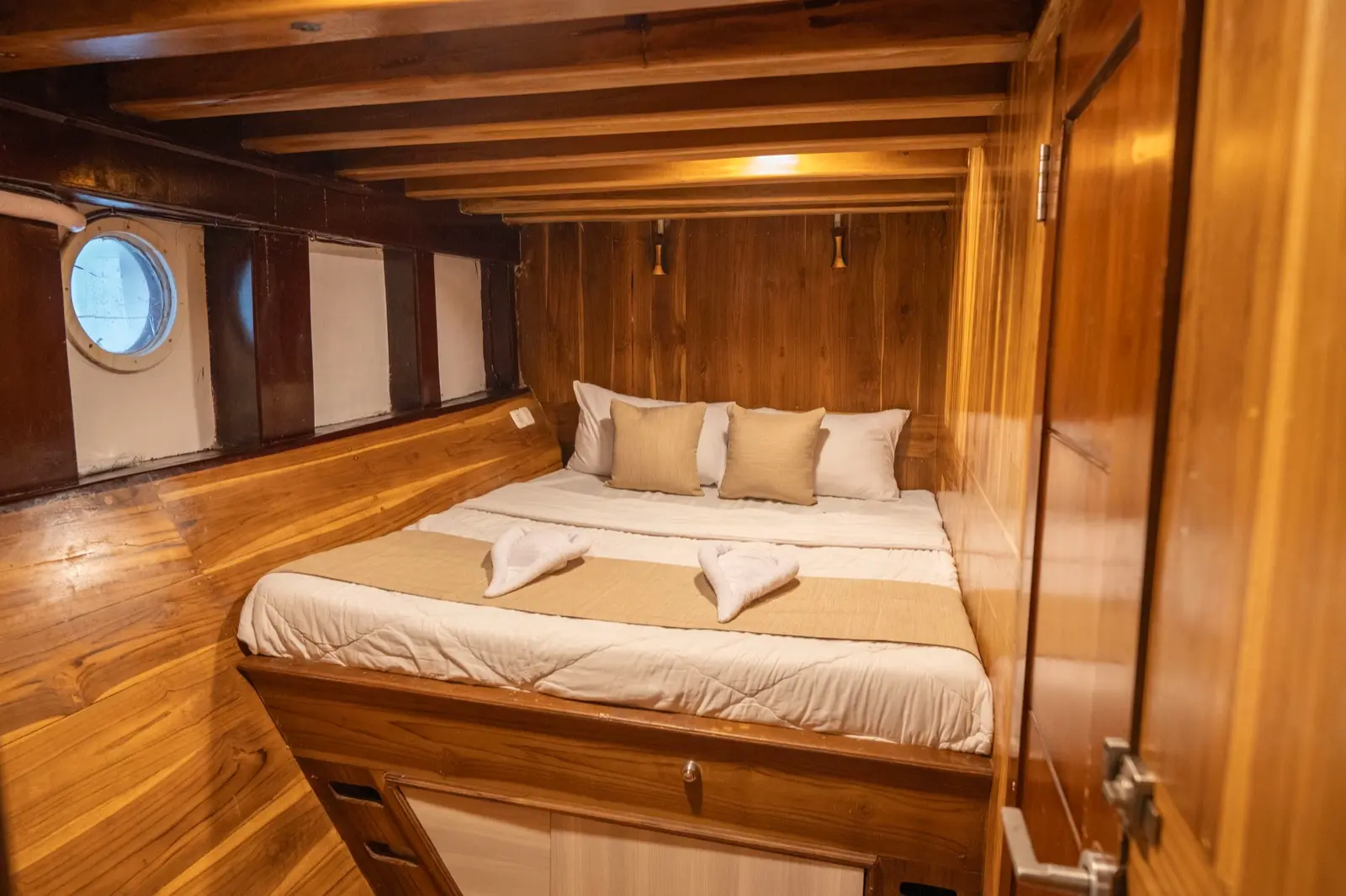Superior Cabin 1 on Alfatran