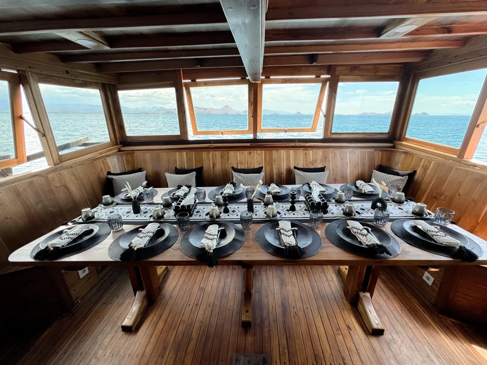 Blackbeard — dining room