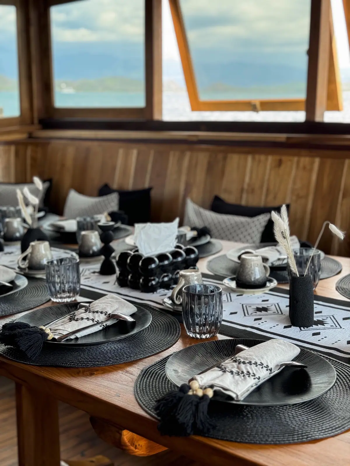 Blackbeard — dining room