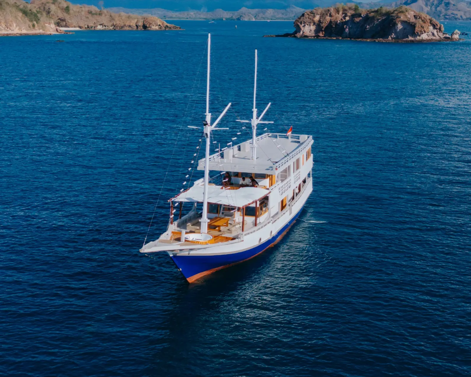 Bombana 2 — Bombana 2 Phinisi — Sailing Komodo