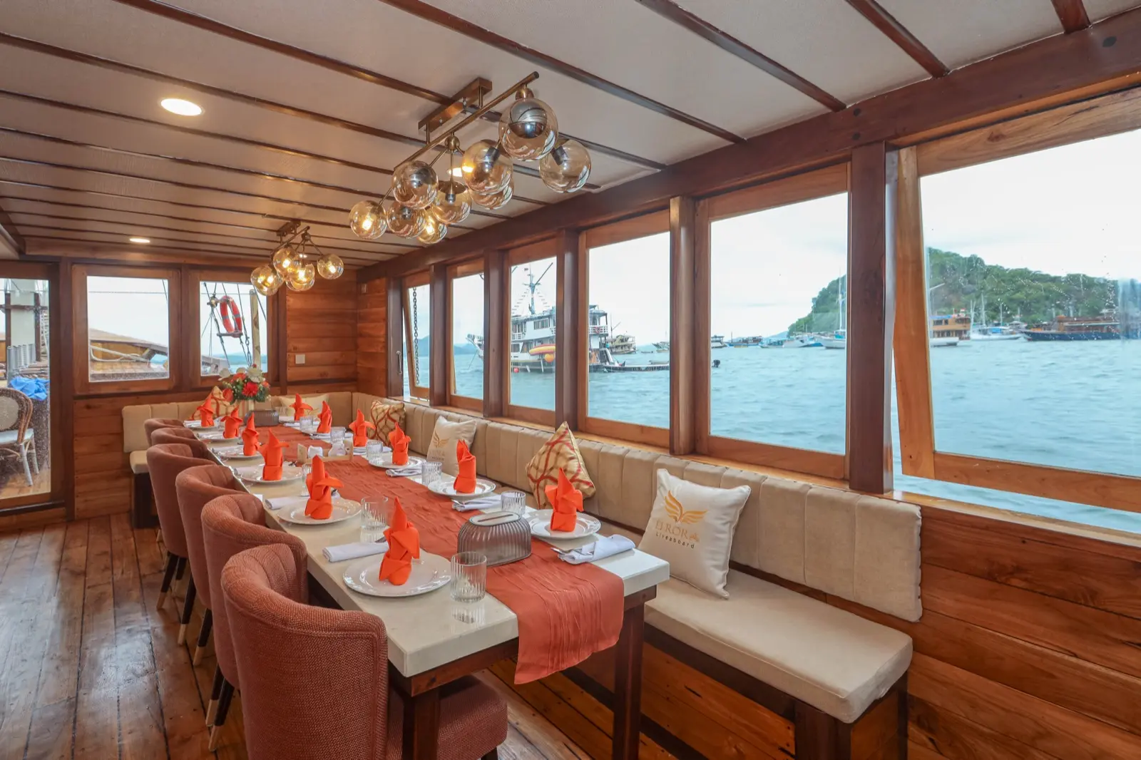 Elrora — dining room