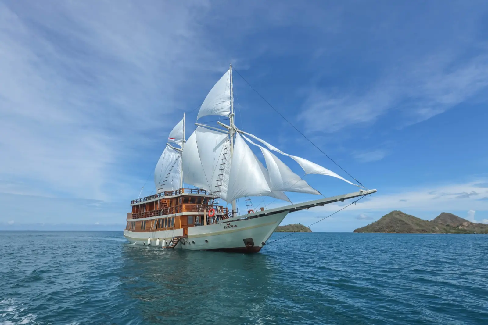 Elrora — Elrora Phinisi — Sailing Komodo