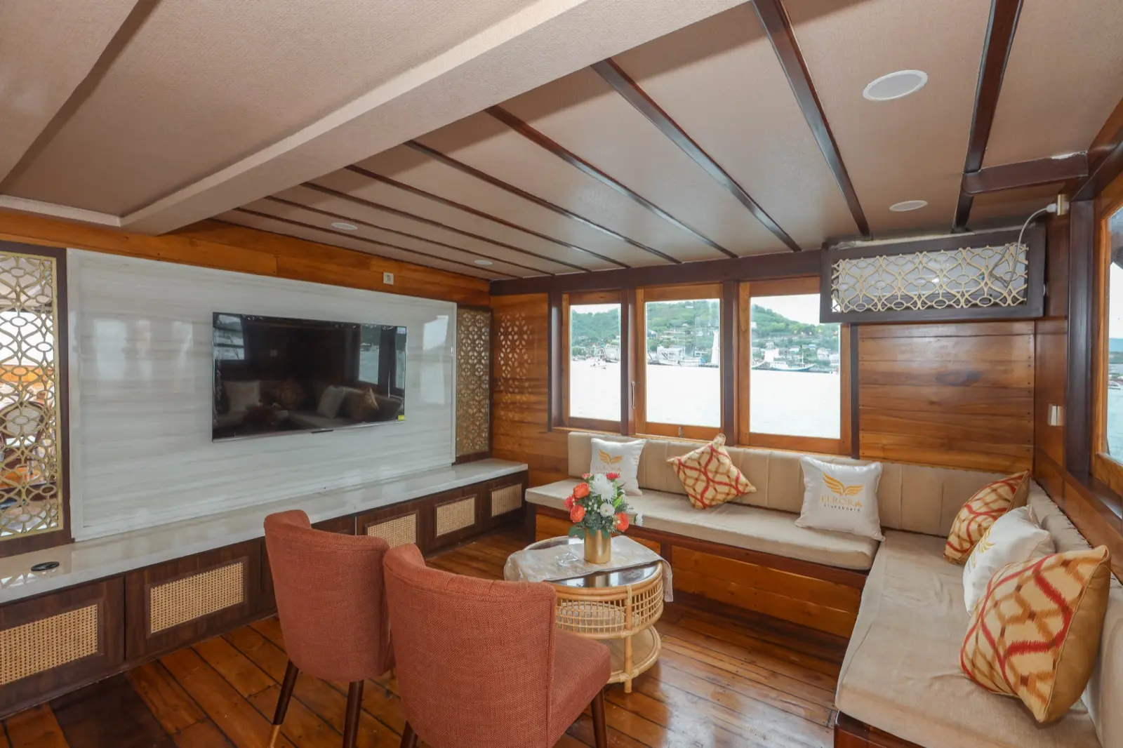 Elrora — lounge