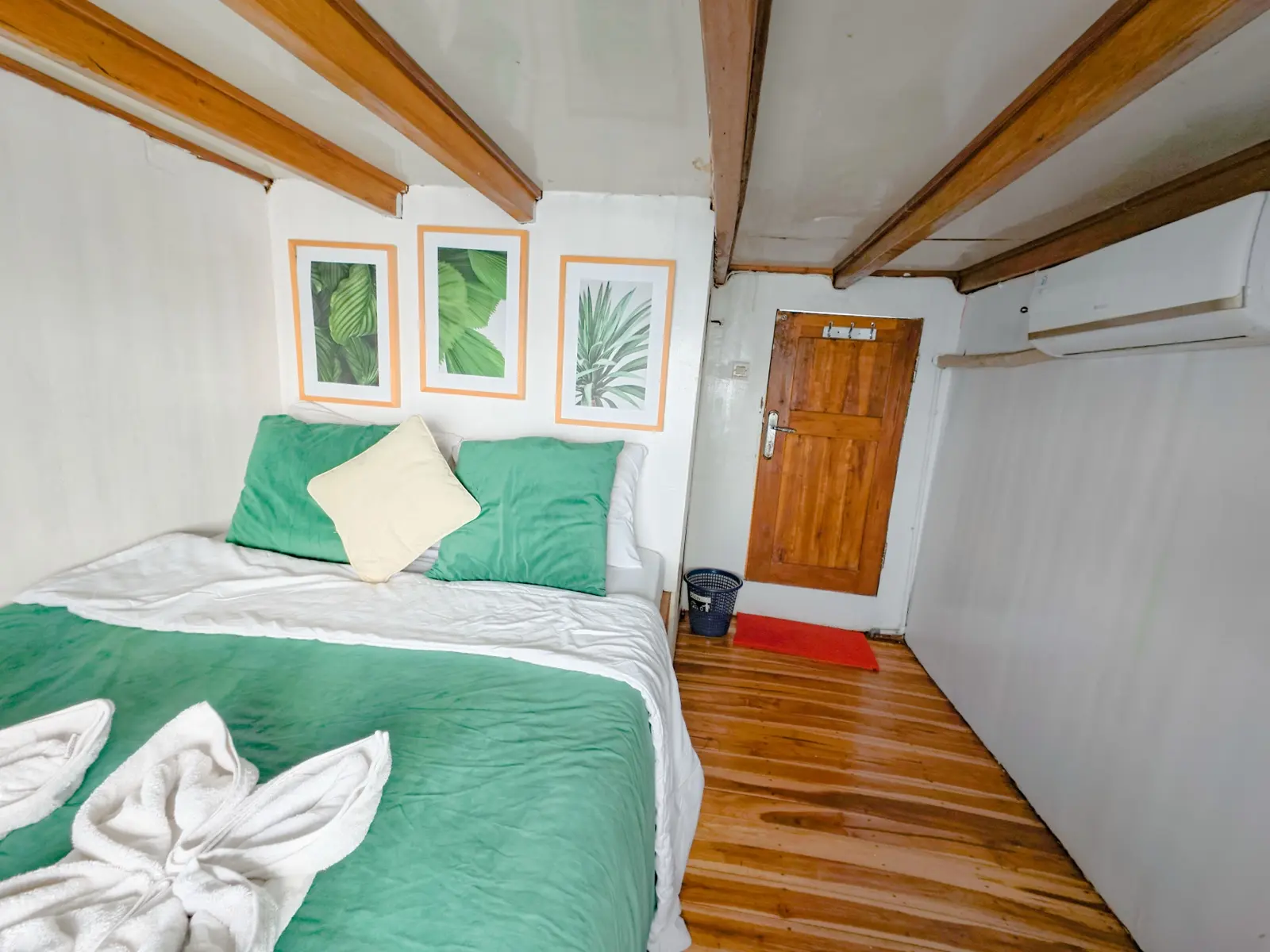 Deluxe Cabin 5 on Hatira Hela