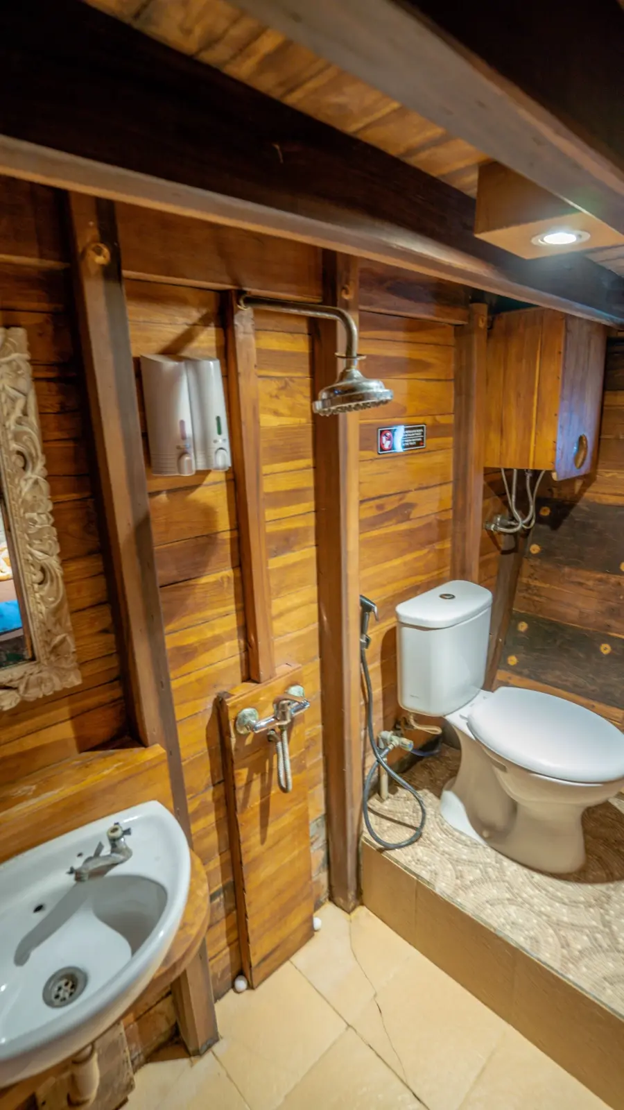 Kanhaloka — bathroom