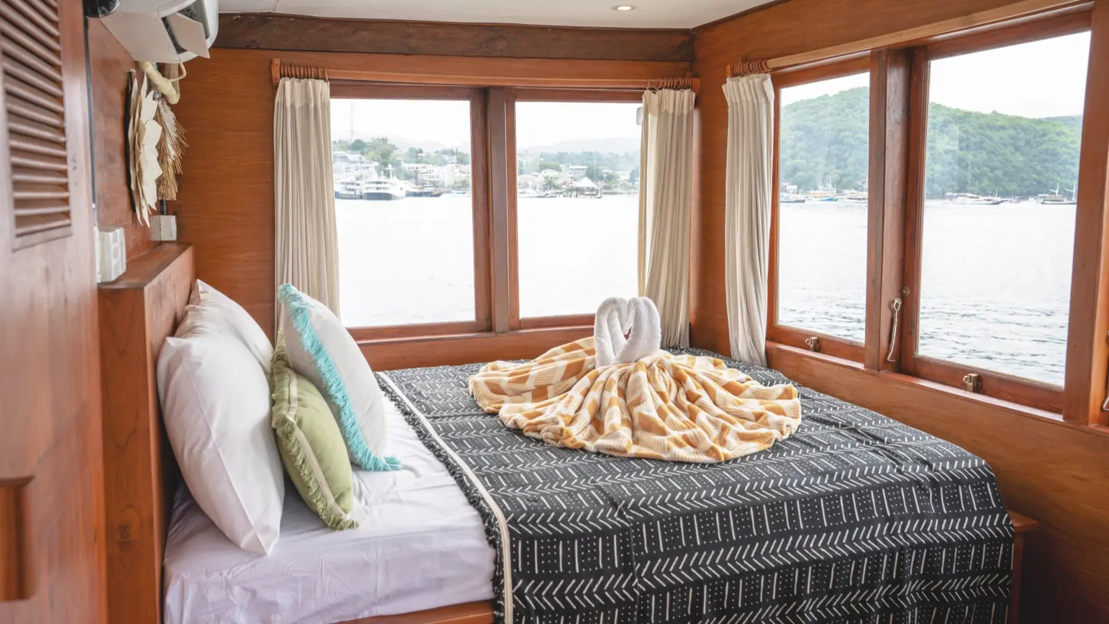 Master Ocean View on Kanhaloka