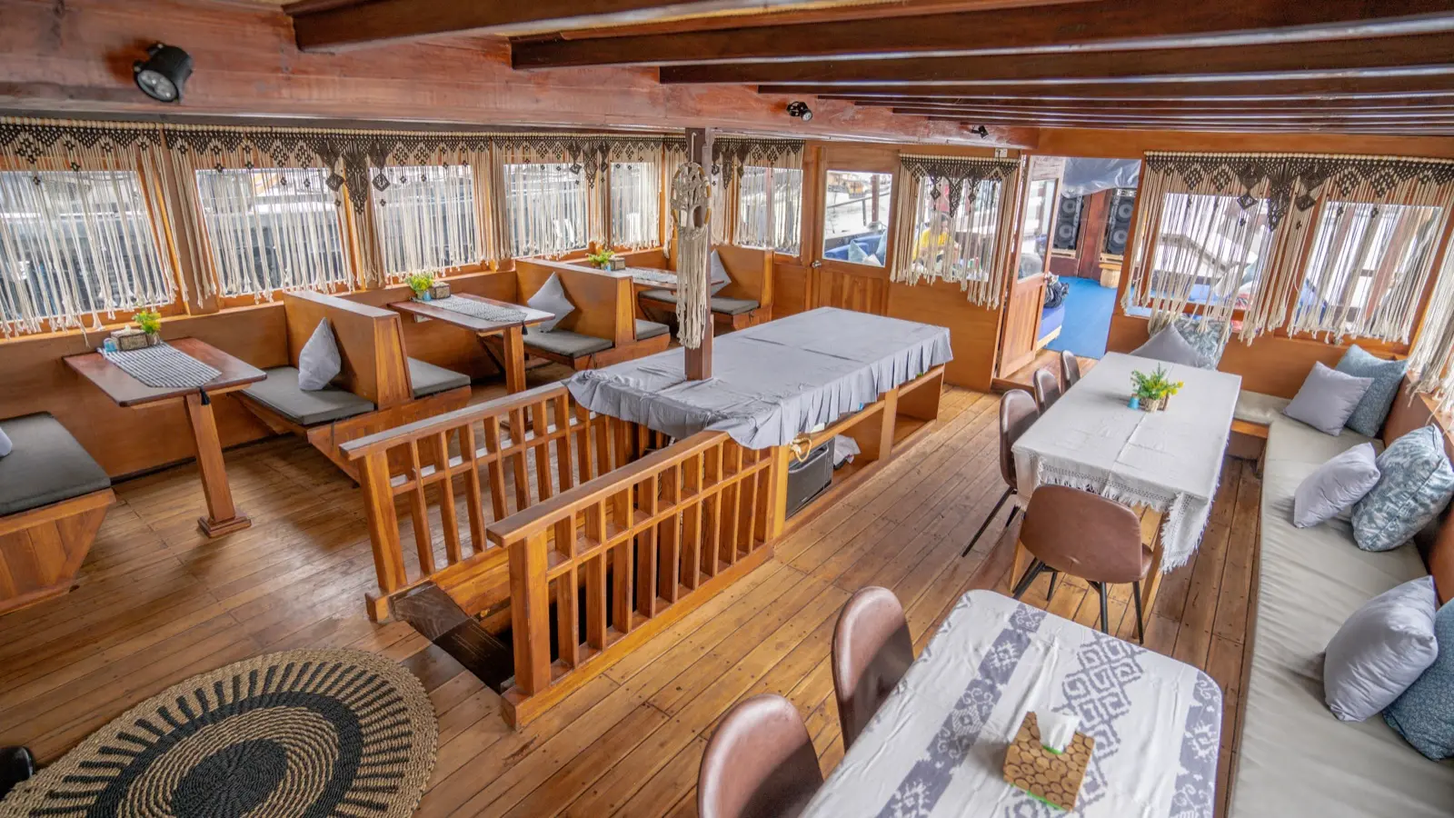 Kanhaloka — dining room