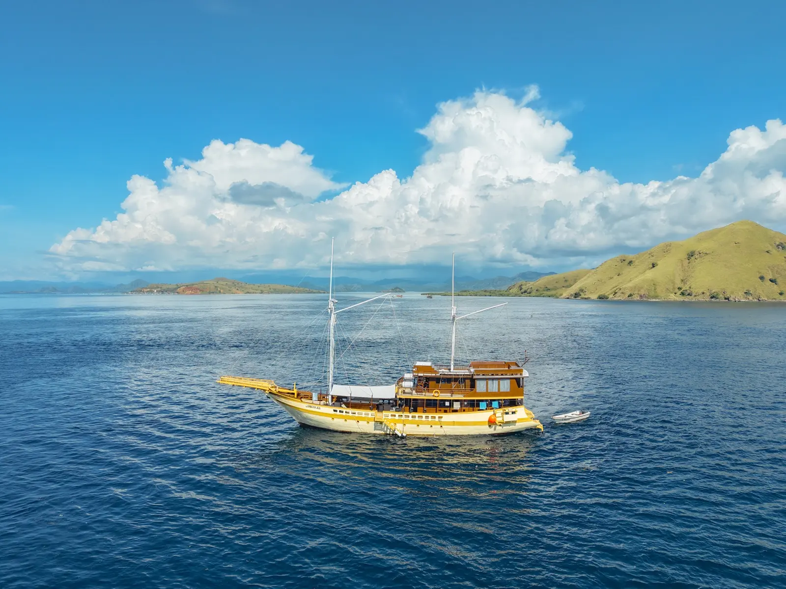 Lamborajo 2 — Lamborajo 2 Phinisi — Sailing Komodo