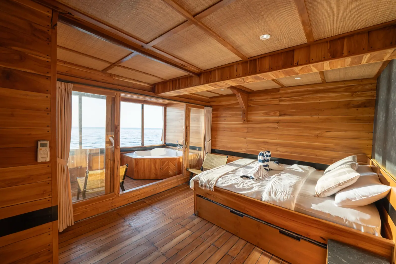 Master Cabin 1 on Lamborajo 3