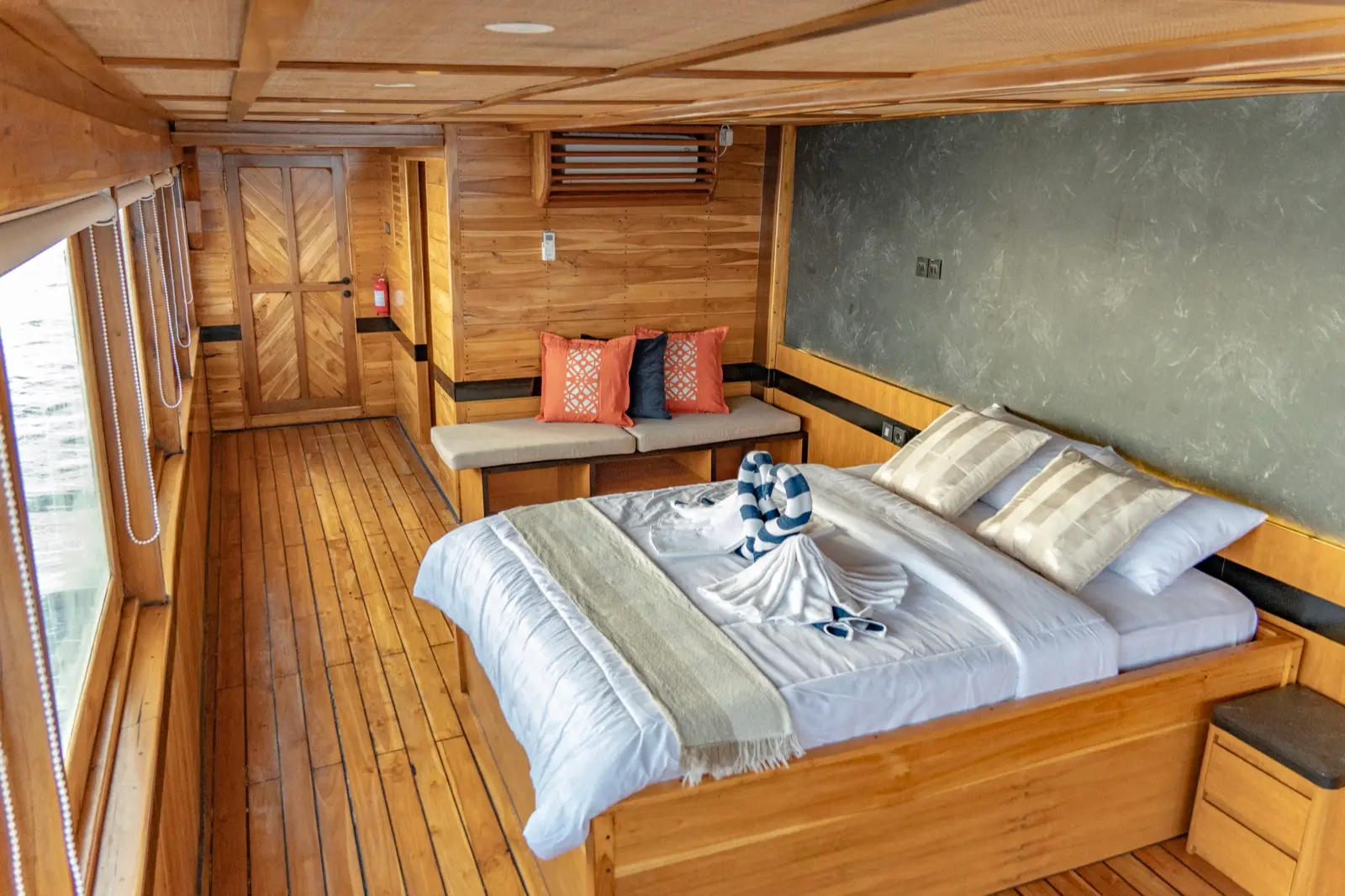 Royal Master Cabin 2 on Lamborajo 3