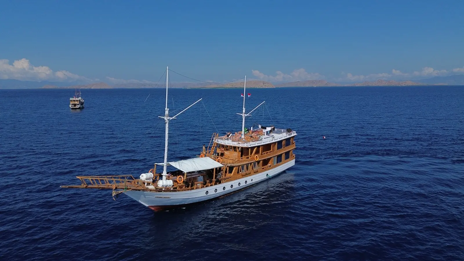 Medina Mecca — Medina Mecca Phinisi — Sailing Komodo