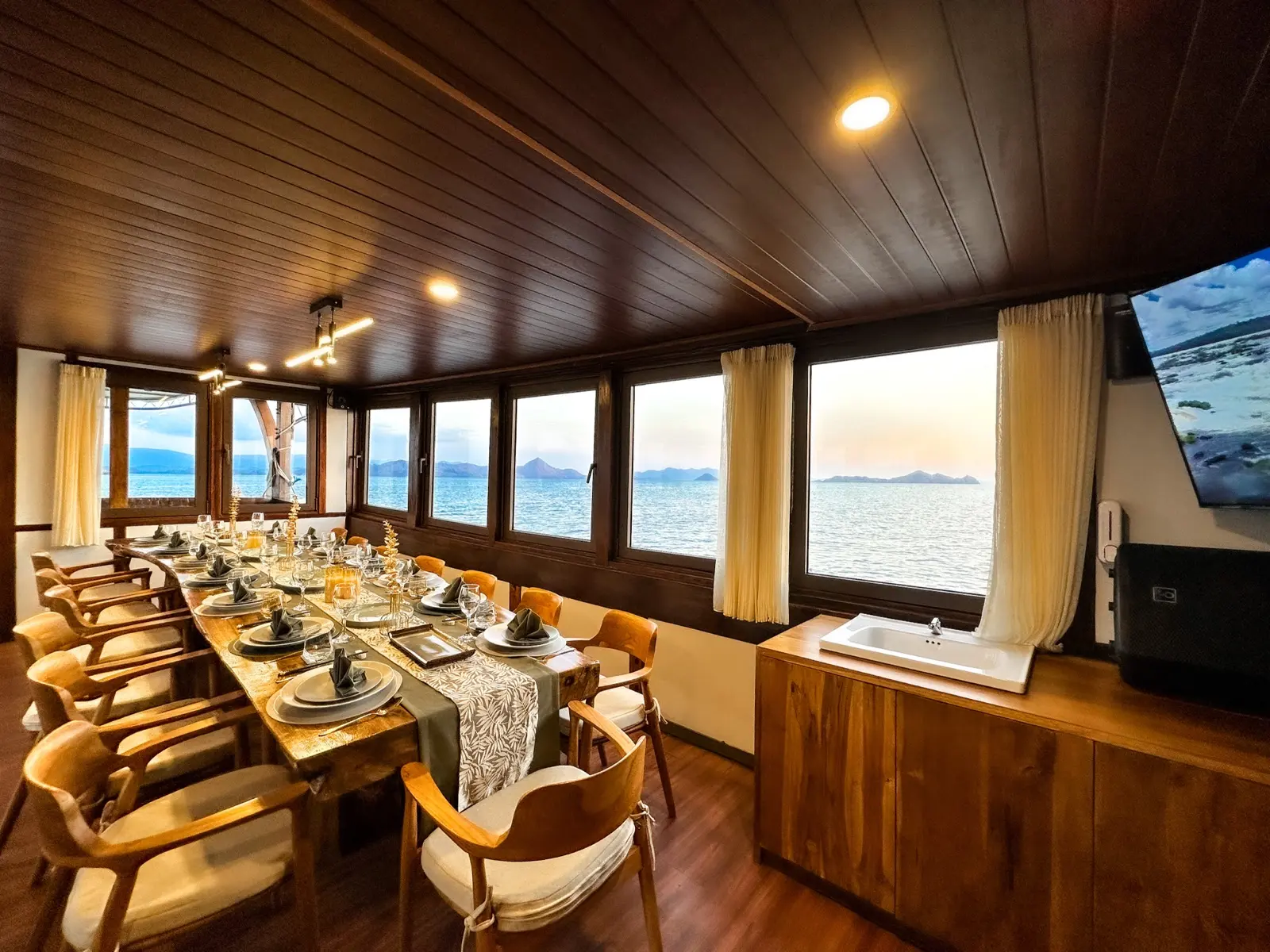 Neptune — dining room