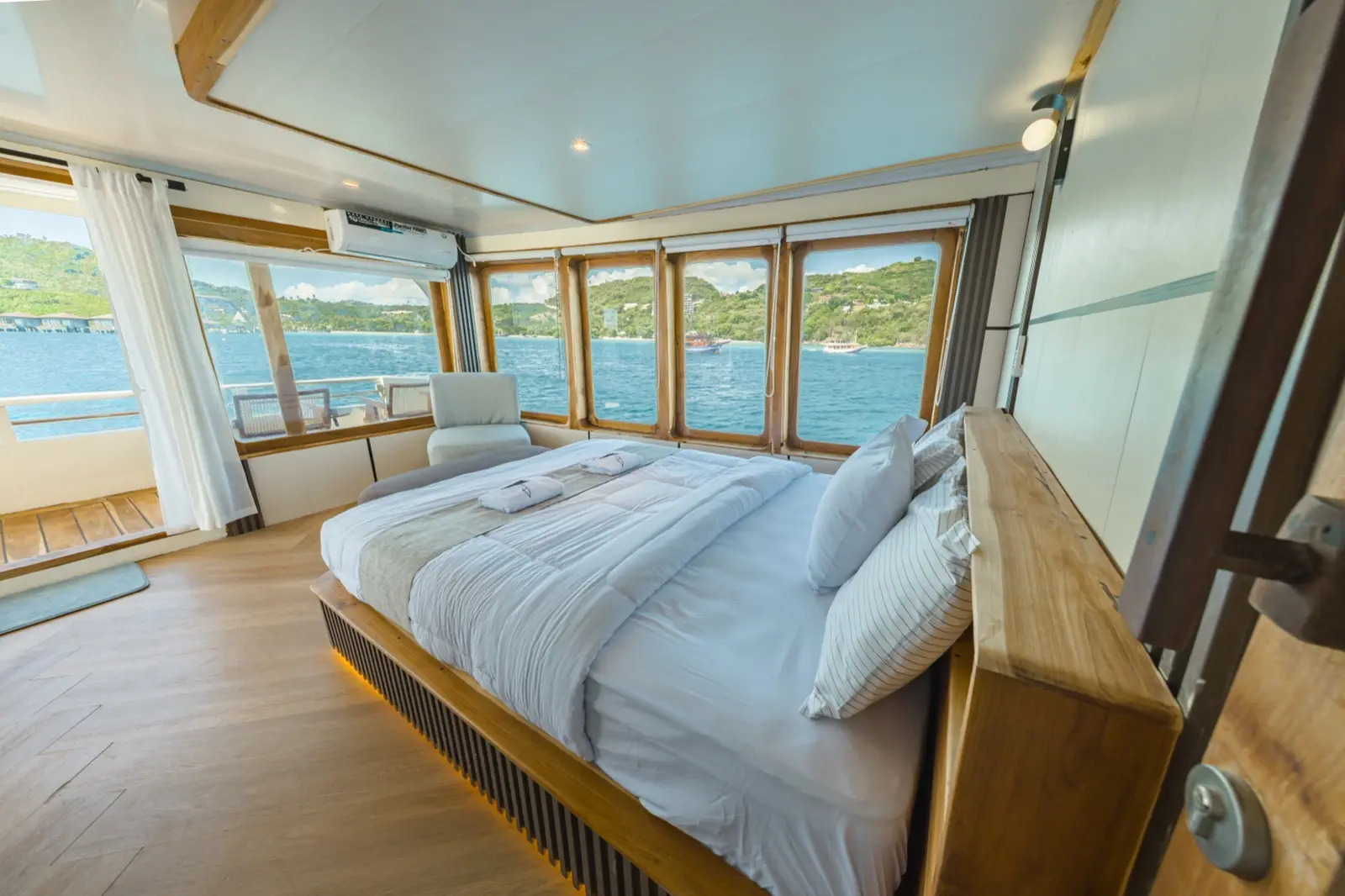 Master Cabin on Raja Bintang 03