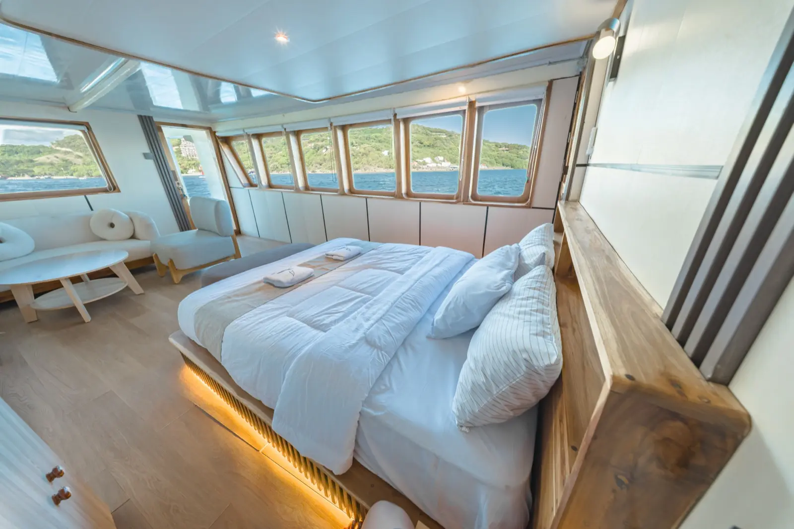 Master Cabin Middle on Raja Bintang 03