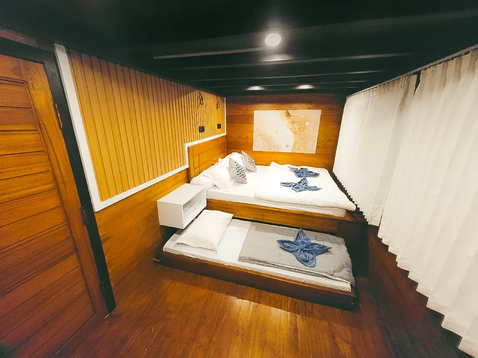 Komodo Cabin on Solana