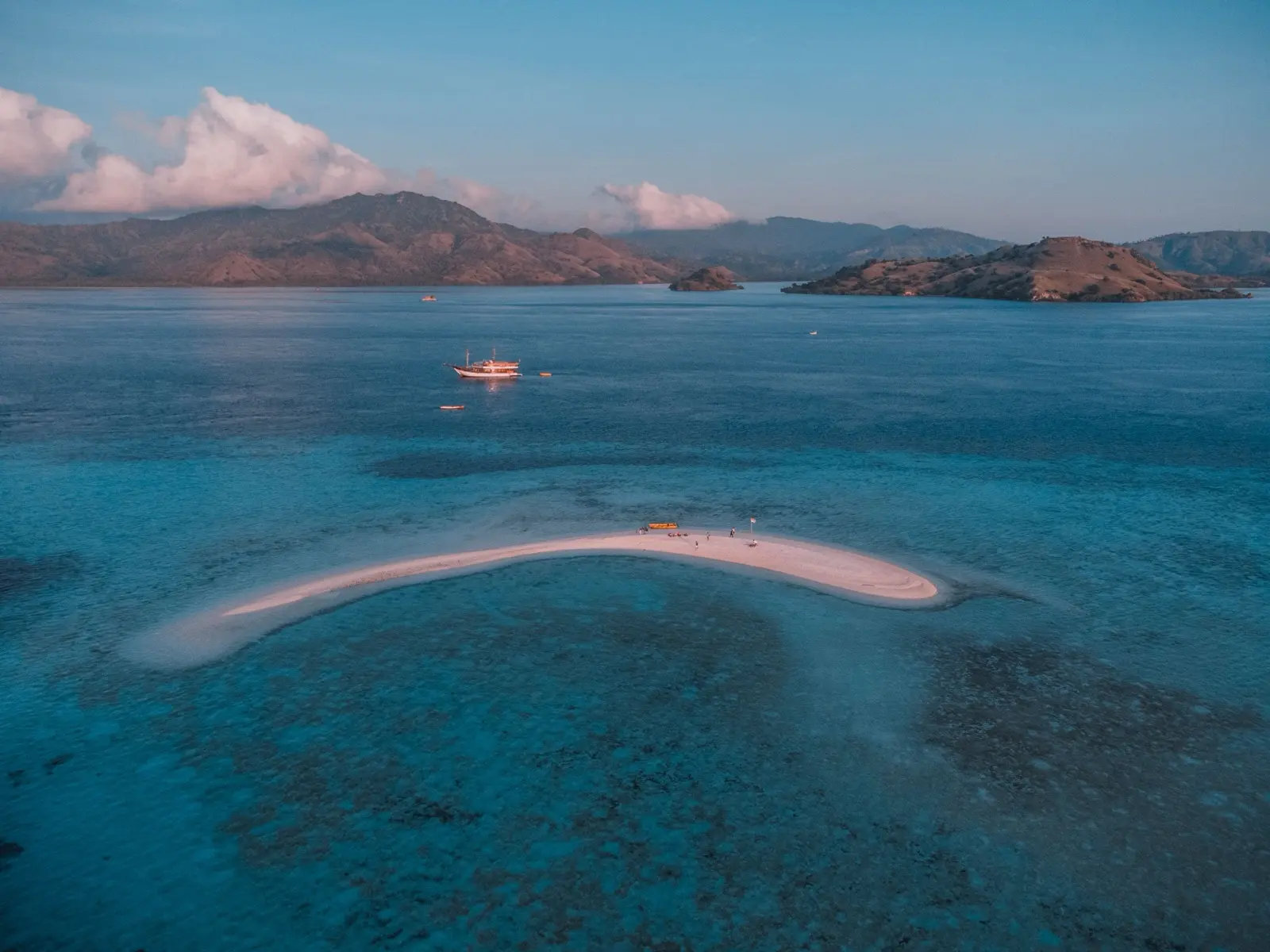 Taka Makassar — One Day Trip Komodo