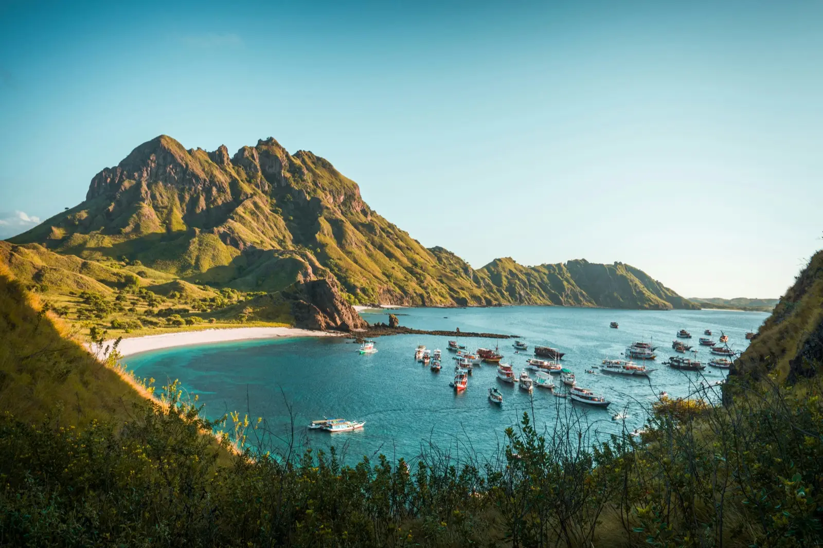 One Day Trip Komodo — See the best of Komodo in a single day — Padar's viewpoint, Pink Beach and the manta rays, back in Labuan Bajo by evening.